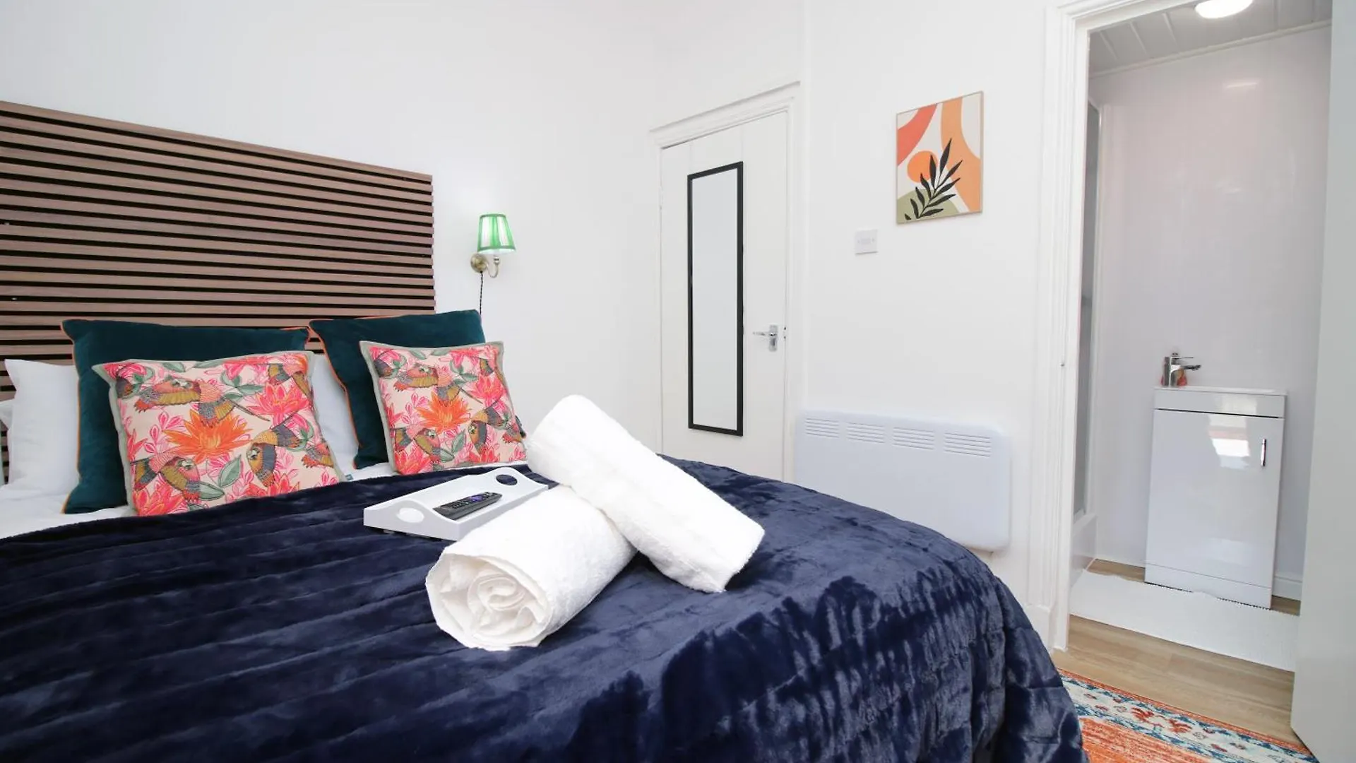 City Stay! Smart Tvs In Every Room! Sleeps 4 & Parking Available, 2 Min Walk To Shops, Bars And Restaurants Cardiff