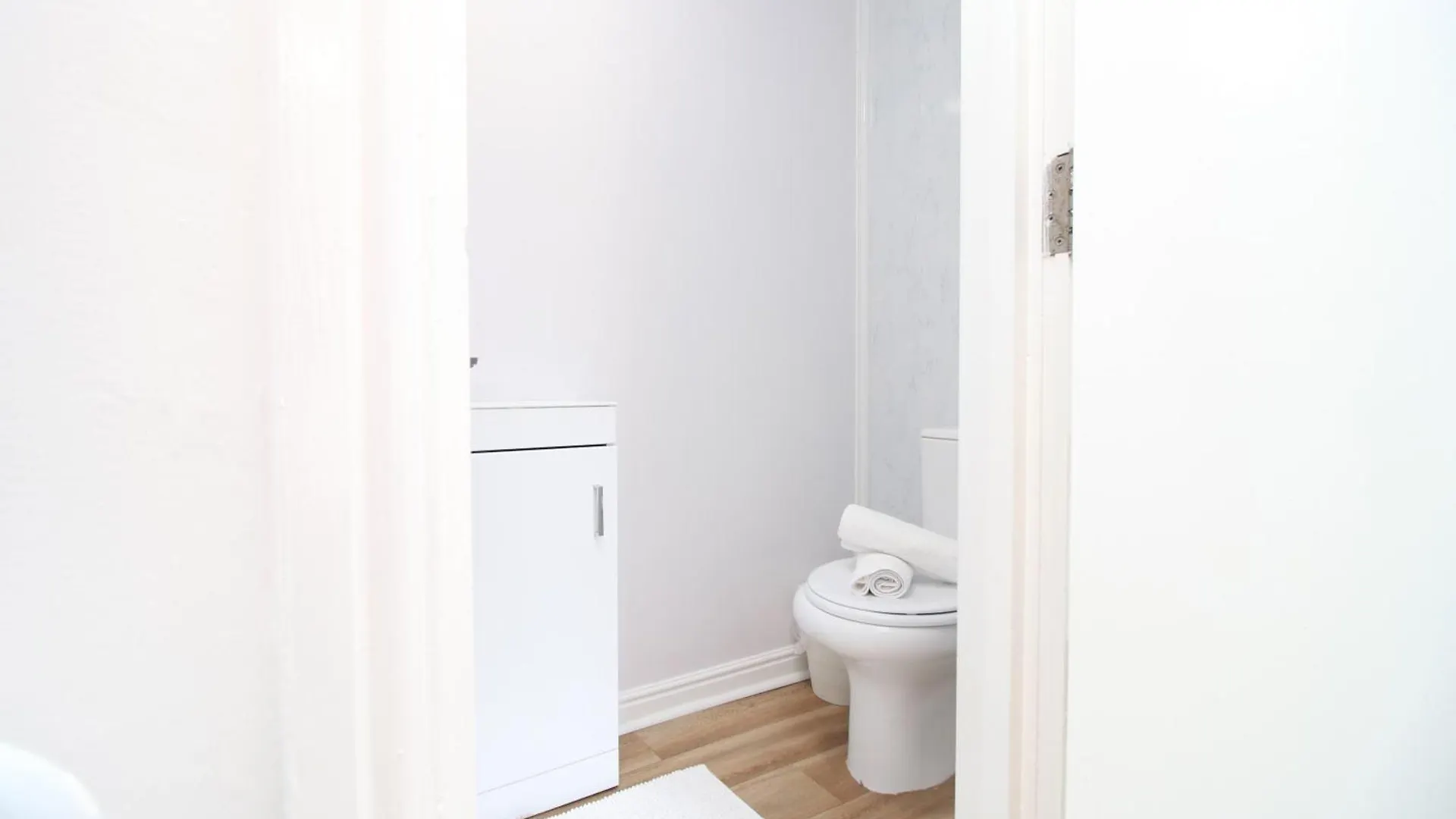 City Stay! Smart Tvs In Every Room! Sleeps 4 & Parking Available, 2 Min Walk To Shops, Bars And Restaurants Cardiff