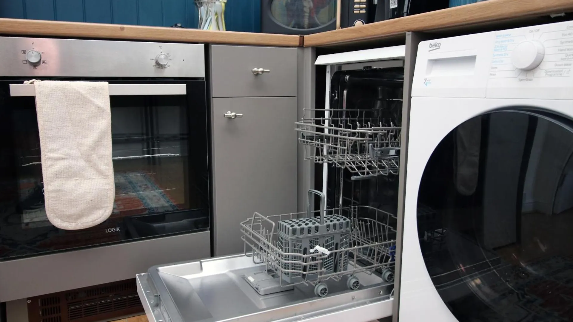 City Stay! Smart Tvs In Every Room! Sleeps 4 & Parking Available, 2 Min Walk To Shops, Bars And Restaurants Cardiff